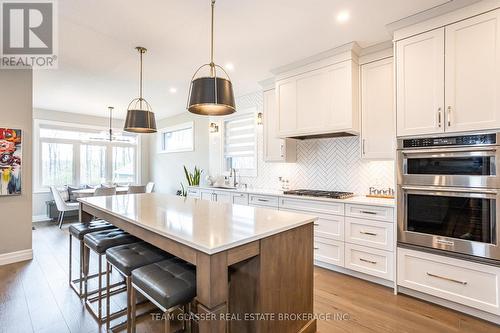 31 Royal Dornoch Drive, St. Thomas, ON - Indoor Photo Showing Kitchen With Upgraded Kitchen
