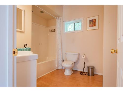606 Jorgensen Road, Nelson, BC - Indoor Photo Showing Bathroom