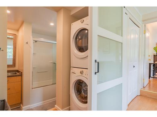 606 Jorgensen Road, Nelson, BC - Indoor Photo Showing Laundry Room