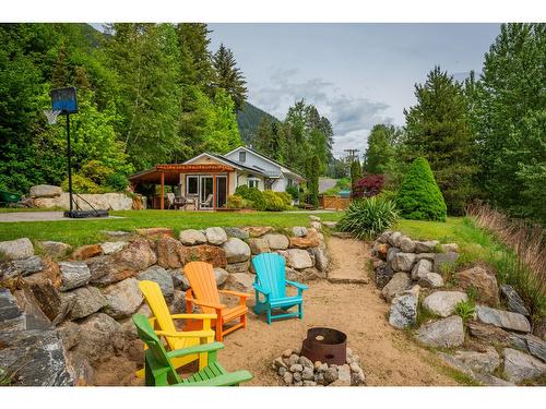 606 Jorgensen Road, Nelson, BC - Outdoor With Backyard