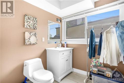 408-410 Allen Boulevard, Ottawa, ON - Indoor Photo Showing Bathroom