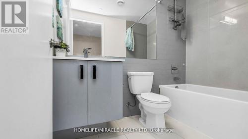 744 - 26 Gibbs Road, Toronto, ON - Indoor Photo Showing Bathroom