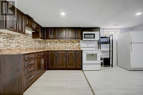 12 Charing Drive, Mississauga, ON - Indoor Photo Showing Kitchen