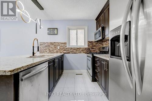 12 Charing Drive, Mississauga, ON - Indoor Photo Showing Kitchen With Upgraded Kitchen