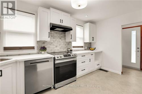 157 East 43Rd Street, Hamilton, ON - Indoor Photo Showing Kitchen With Upgraded Kitchen