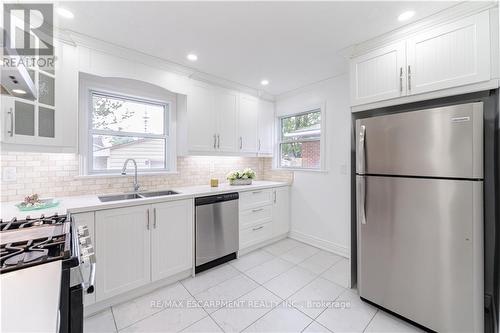 327 East 16Th Street, Hamilton, ON - Indoor Photo Showing Kitchen With Double Sink