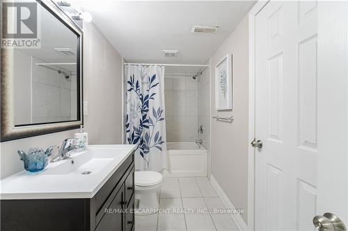 327 East 16Th Street, Hamilton, ON - Indoor Photo Showing Bathroom