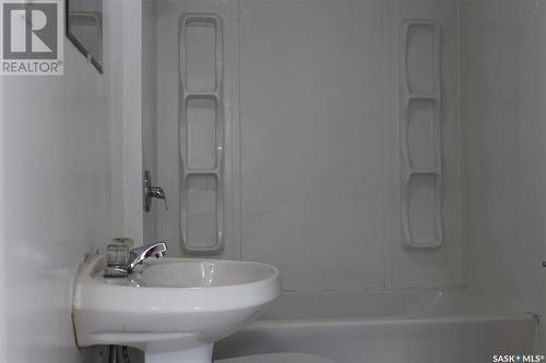 116 J Avenue S, Saskatoon, SK - Indoor Photo Showing Bathroom
