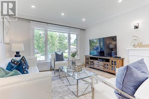 22 Bowerbank Drive, Toronto, ON - Indoor Photo Showing Living Room
