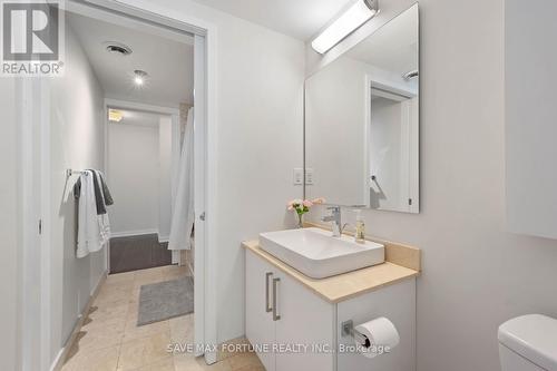 3210 - 12 York Street, Toronto, ON - Indoor Photo Showing Bathroom