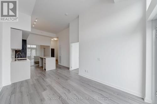 102 - 405 Dundas Street W, Oakville, ON - Indoor Photo Showing Kitchen