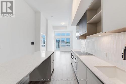 102 - 405 Dundas Street W, Oakville, ON - Indoor Photo Showing Kitchen