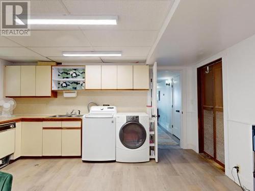 4129 Highway 101, Powell River, BC - Indoor Photo Showing Laundry Room