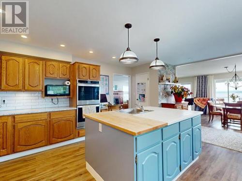 4129 Highway 101, Powell River, BC - Indoor Photo Showing Laundry Room