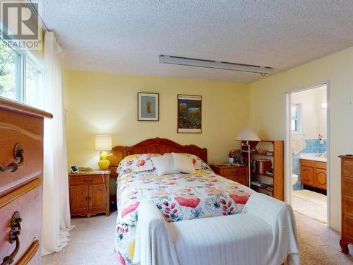 4129 Highway 101, Powell River, BC - Indoor Photo Showing Bedroom