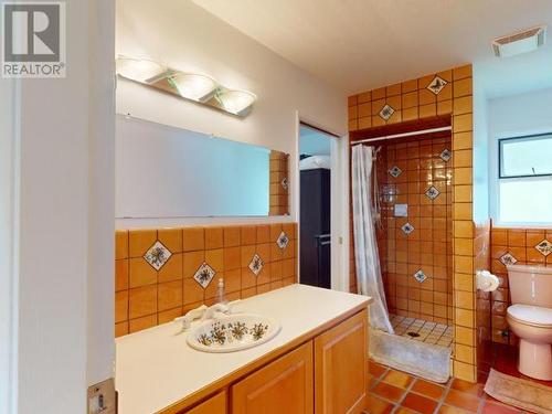 4129 Highway 101, Powell River, BC - Indoor Photo Showing Bathroom