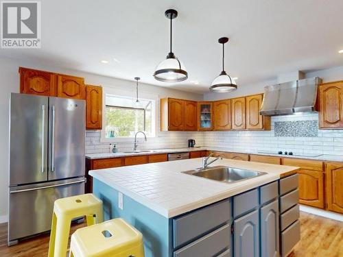 4129 Highway 101, Powell River, BC - Indoor Photo Showing Kitchen