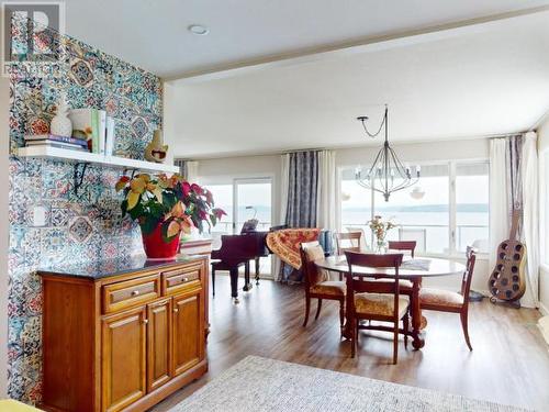 4129 Highway 101, Powell River, BC - Indoor Photo Showing Kitchen