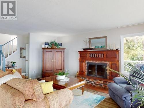 4129 Highway 101, Powell River, BC - Indoor Photo Showing Dining Room