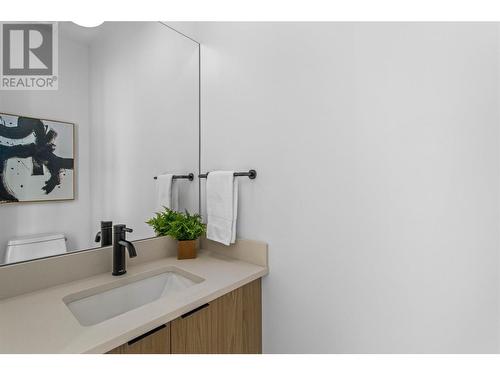 1455 Cara Glen Court Unit# 113, Kelowna, BC - Indoor Photo Showing Bathroom