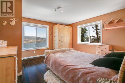 7110 Westside Road, Kelowna, BC - Indoor Photo Showing Bedroom