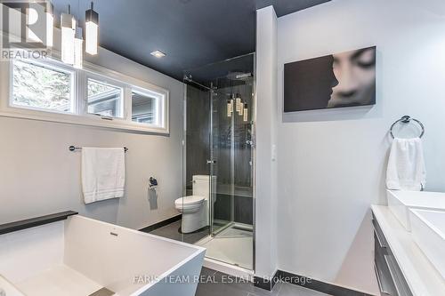 20 Cloverhill Crescent, Innisfil, ON - Indoor Photo Showing Bathroom