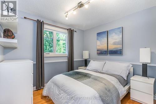 20 Cloverhill Crescent, Innisfil, ON - Indoor Photo Showing Bedroom