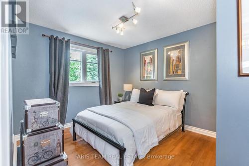 20 Cloverhill Crescent, Innisfil, ON - Indoor Photo Showing Bedroom