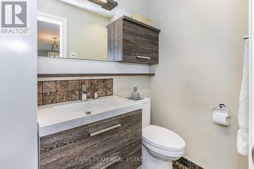 20 Cloverhill Crescent, Innisfil, ON - Indoor Photo Showing Bathroom