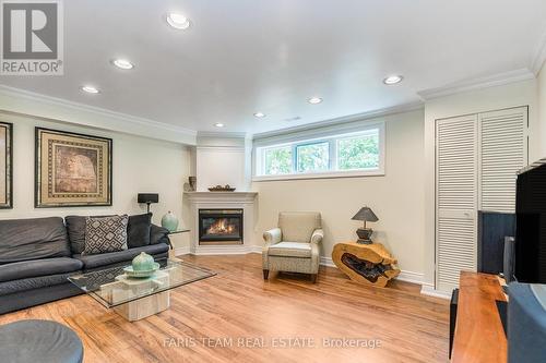 20 Cloverhill Crescent, Innisfil, ON - Indoor Photo Showing Living Room With Fireplace