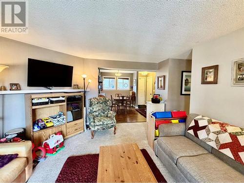 1451 1St Avenue Ne Unit# 701, Salmon Arm, BC - Indoor Photo Showing Living Room