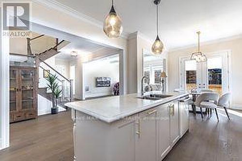 319 Dannywheeler Boulevard, Georgina, ON - Indoor Photo Showing Kitchen With Upgraded Kitchen