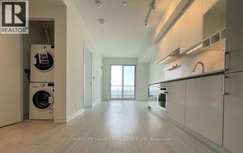 507 - 950 Portage Parkway, Vaughan, ON - Indoor Photo Showing Laundry Room