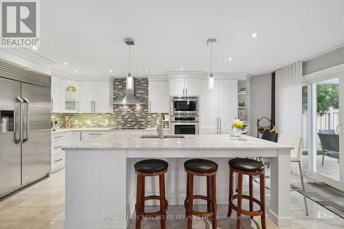 1519 Ballantrae Drive, Mississauga, ON - Indoor Photo Showing Kitchen With Upgraded Kitchen