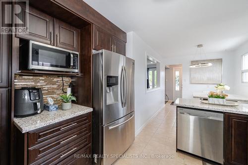 7300 Vernor Drive, Mississauga, ON - Indoor Photo Showing Kitchen