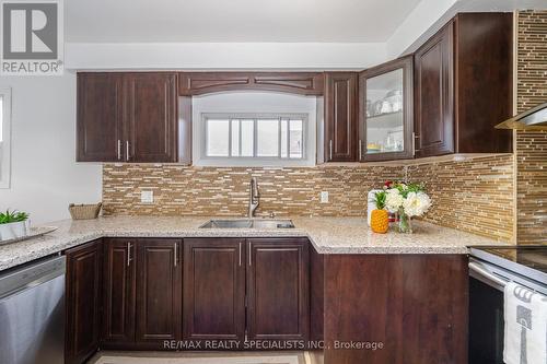 7300 Vernor Drive, Mississauga, ON - Indoor Photo Showing Kitchen With Double Sink