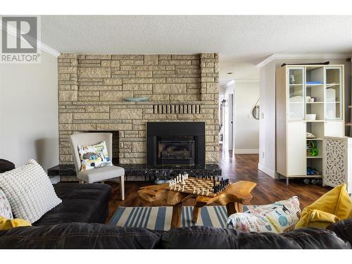 143 Stepping Stones Crescent, Vernon, BC - Indoor Photo Showing Living Room With Fireplace
