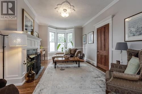 2411 Lakeshore Road, Burlington (Brant), ON - Indoor Photo Showing Living Room