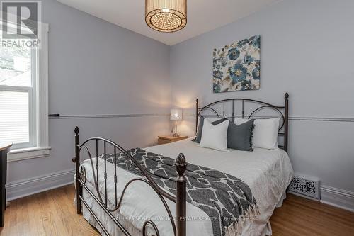 2411 Lakeshore Road, Burlington, ON - Indoor Photo Showing Bedroom