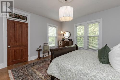 2411 Lakeshore Road, Burlington, ON - Indoor Photo Showing Bedroom