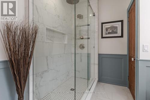 2411 Lakeshore Road, Burlington, ON - Indoor Photo Showing Bathroom