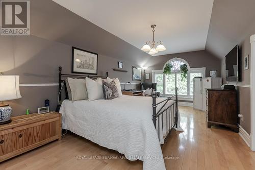 2411 Lakeshore Road, Burlington, ON - Indoor Photo Showing Bedroom