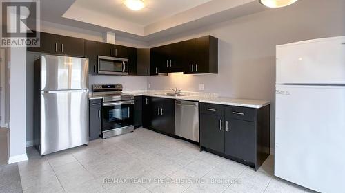 9 Bur Oak Drive, Thorold, ON - Indoor Photo Showing Kitchen With Double Sink