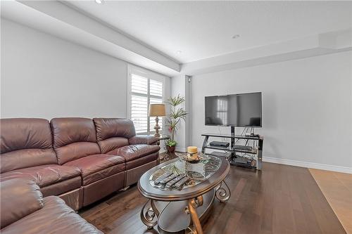 33 Charleswood Avenue, Hamilton, ON - Indoor Photo Showing Living Room
