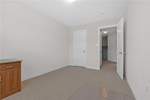 33 Charleswood Avenue, Hamilton, ON - Indoor Photo Showing Other Room