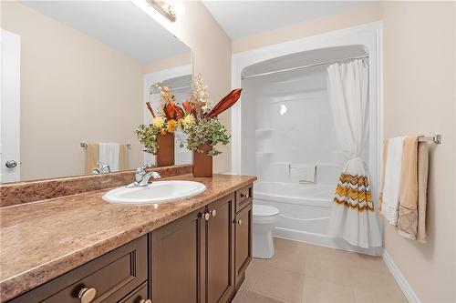 33 Charleswood Avenue, Hamilton, ON - Indoor Photo Showing Bathroom