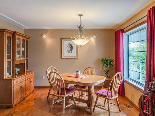 7811 97 Highway, Oliver, BC - Indoor Photo Showing Dining Room