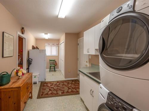7811 97 Highway, Oliver, BC - Indoor Photo Showing Laundry Room