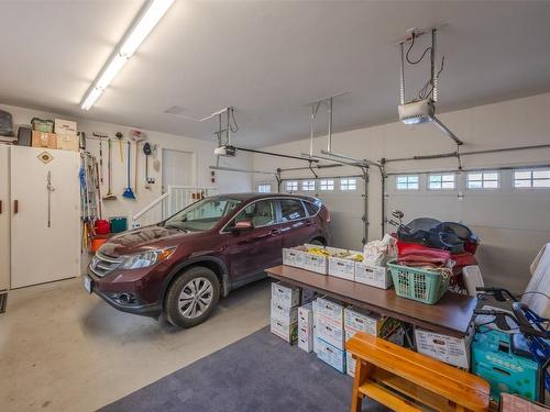 7811 97 Highway, Oliver, BC - Indoor Photo Showing Garage