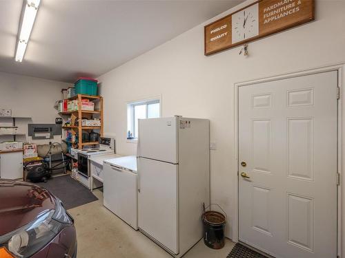 7811 97 Highway, Oliver, BC - Indoor Photo Showing Laundry Room